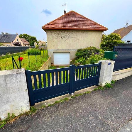 A 12 Min A Pied De La Plage Et 5 Min Du Centre De Luc-Sur-Mer Zewnętrze zdjęcie