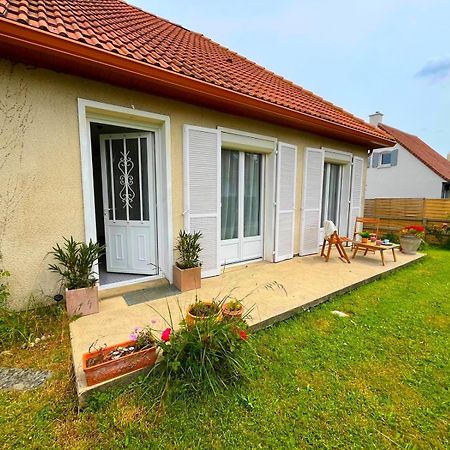 A 12 Min A Pied De La Plage Et 5 Min Du Centre De Luc-Sur-Mer Zewnętrze zdjęcie